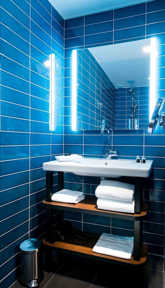 Kopster Hotel Lyon Groupama Stadium Десин-Шарпьё Экстерьер фото